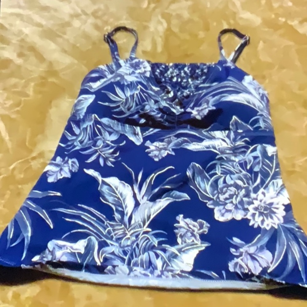 Ambrielle Tankini Top Small NWOT SW-21